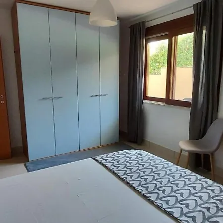 Apartmán In Mit Obergrundschwimmbad Und Eingezaeunem Parkplatz *