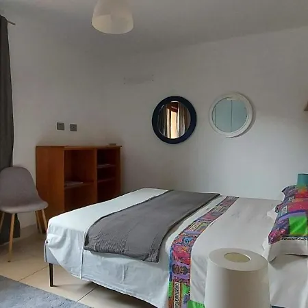 In Mit Obergrundschwimmbad Und Eingezaeunem Parkplatz Apartmán Capoterra