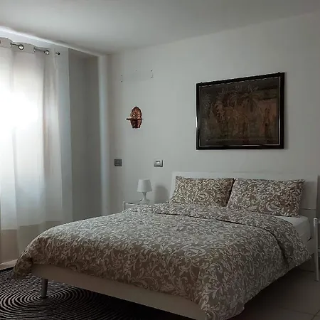 In Mit Obergrundschwimmbad Und Eingezaeunem Parkplatz Apartmán *